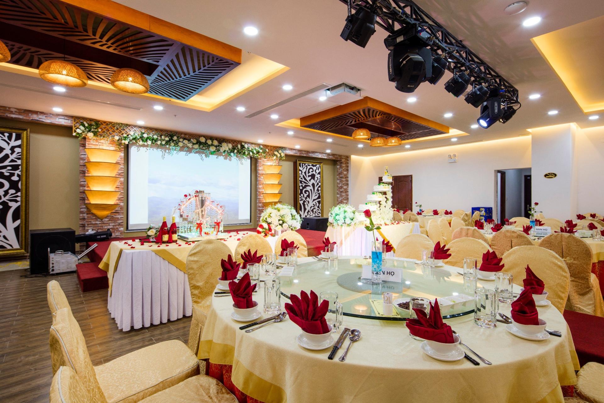 HỘI NGHỊ, TIỆC CƯỚI